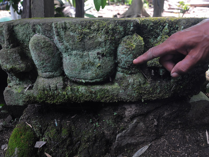 Batu Candi Dan Arca Di Pekarangan Warga