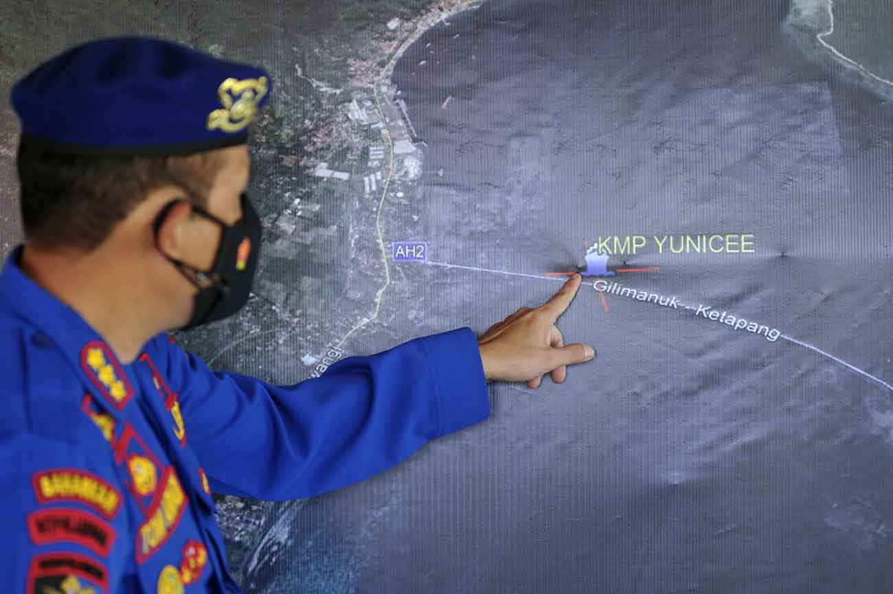 Pencarian Korban Tenggelamnya KMP Yunicee 