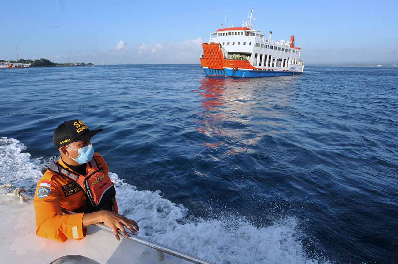 Pencarian Korban Tenggelamnya KMP Yunicee 