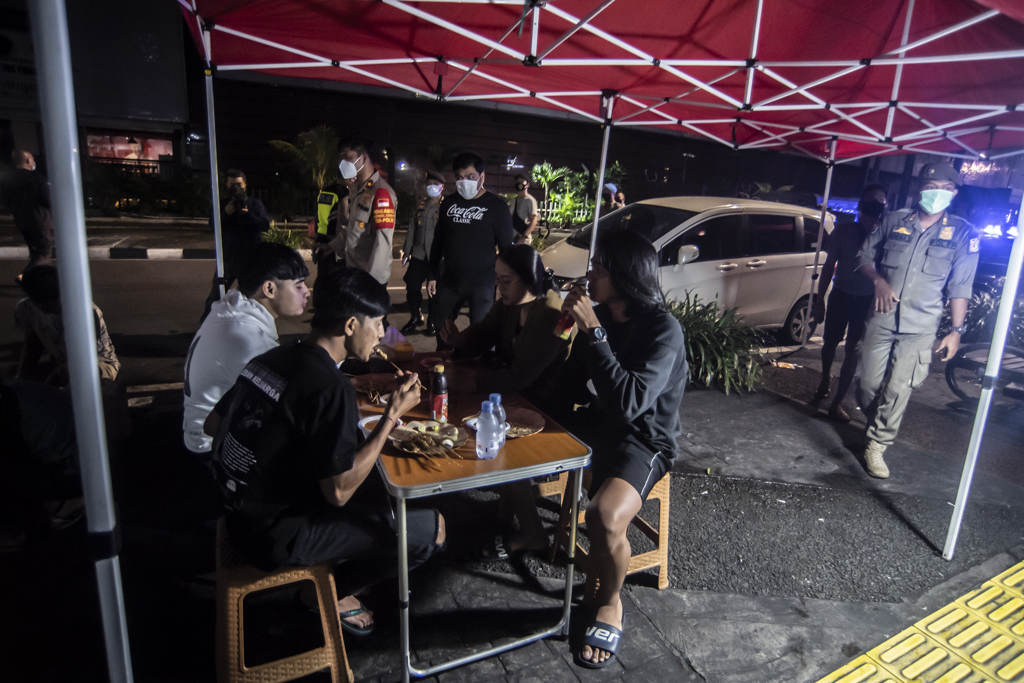 Pembatasan Aktivitas Berniaga Harus Tutup Pukul 21 Wib