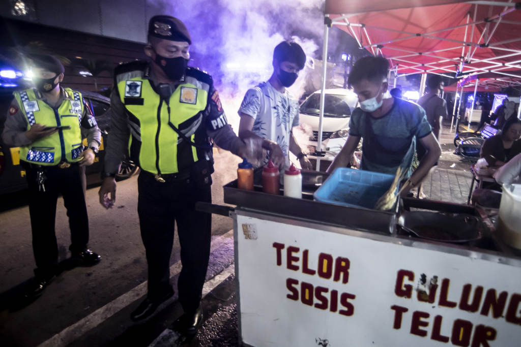 Pembatasan Aktivitas Berniaga Harus Tutup Pukul 21 Wib