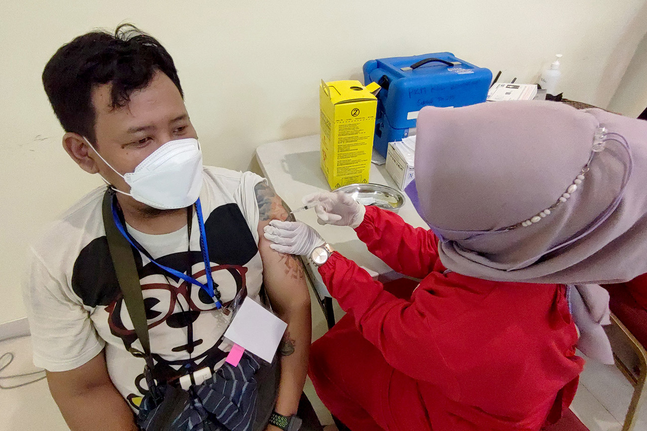 Vaksinasi Covid-19 untuk Warga DKI yang Berusia 18 Tahun ke Atas