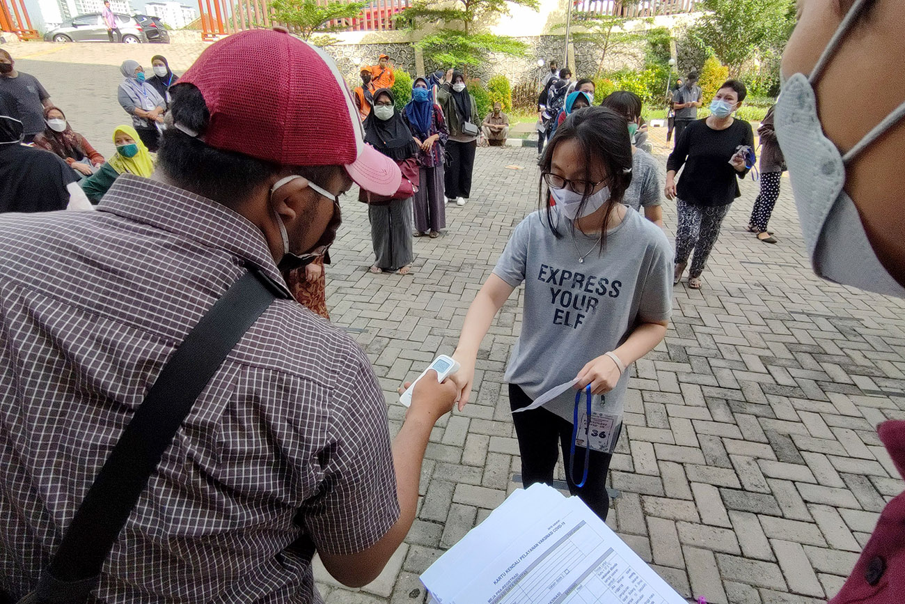 Vaksinasi Covid-19 untuk Warga DKI yang Berusia 18 Tahun ke Atas