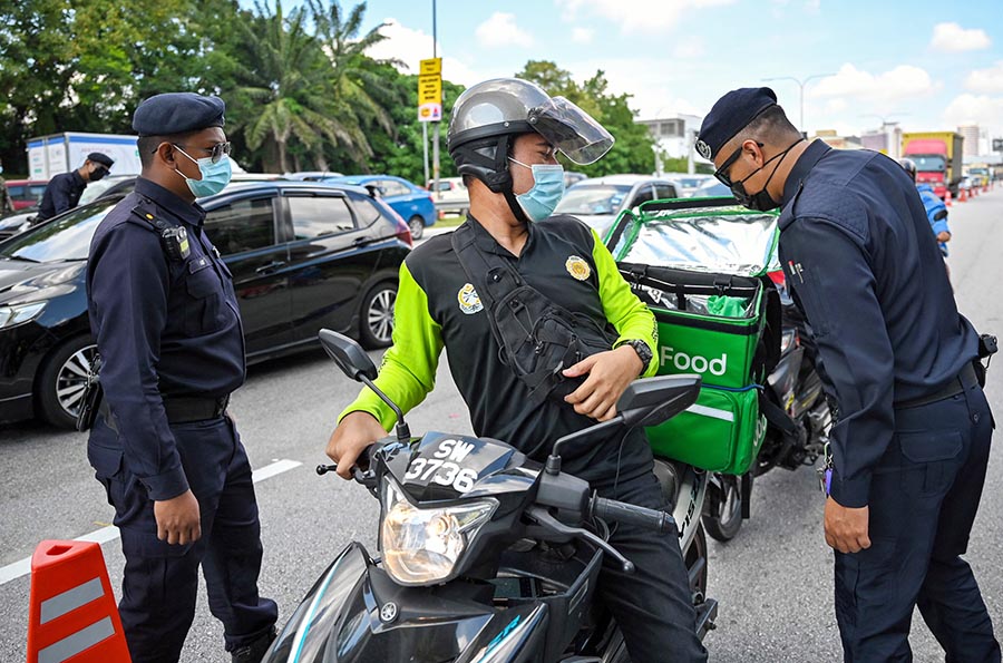 Hari Pertama Penerapan Lockdown Menyeluruh di Malaysia 