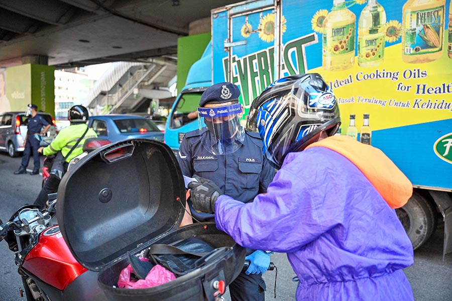 Hari Pertama Penerapan Lockdown Menyeluruh di Malaysia 