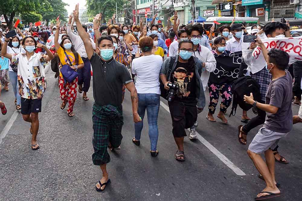 Demonstran Kembali Turun ke Jalan di Yangon