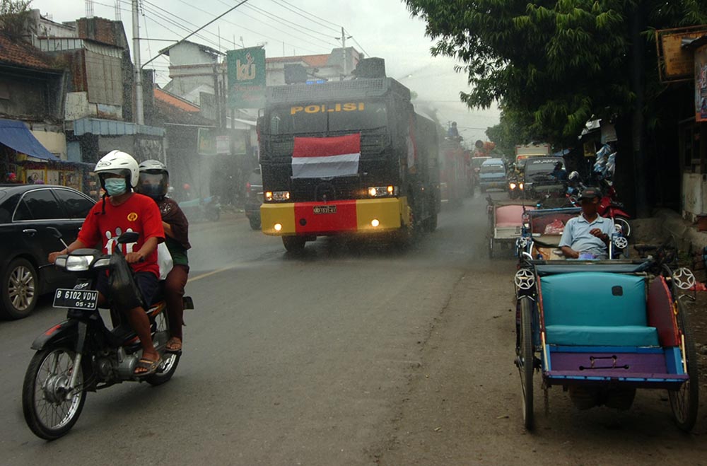 Penyemprotan Cairan Disinfektan di Jalur Selatan Tegal