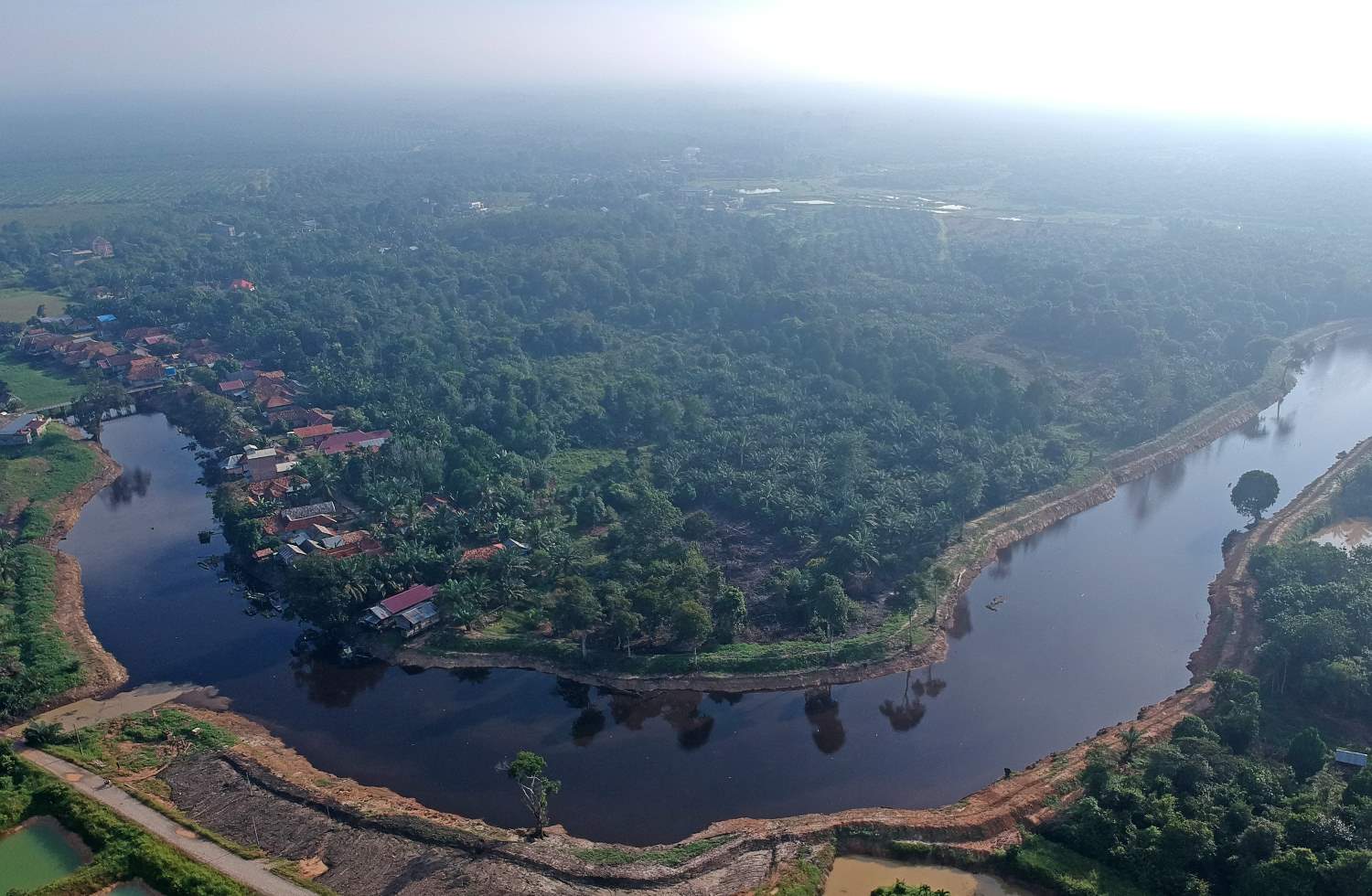 Kanal Kuno di Kawasan Percandian Muarajambi