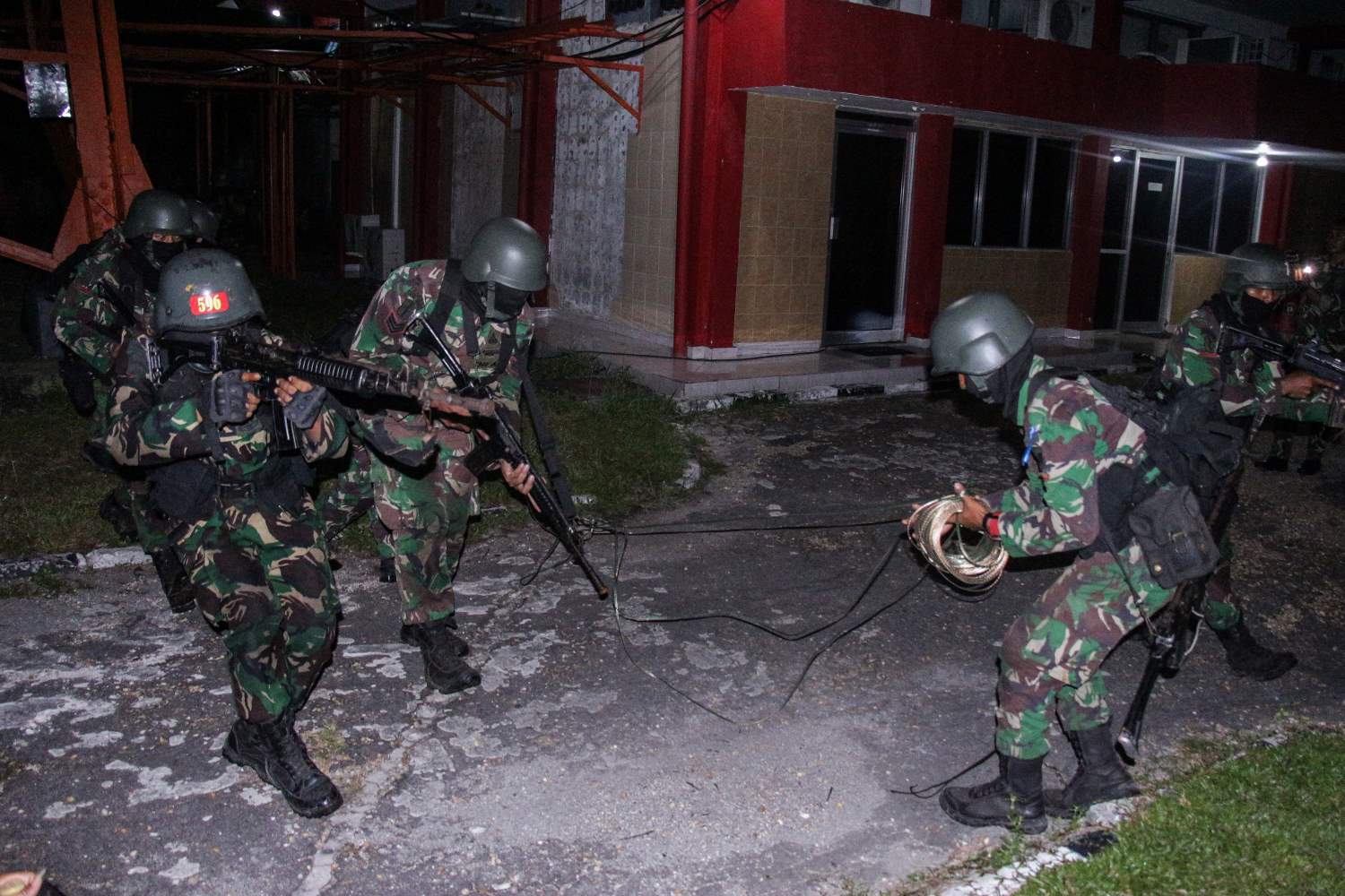 Latihan Misi Penghancuran Instalasi Lawan