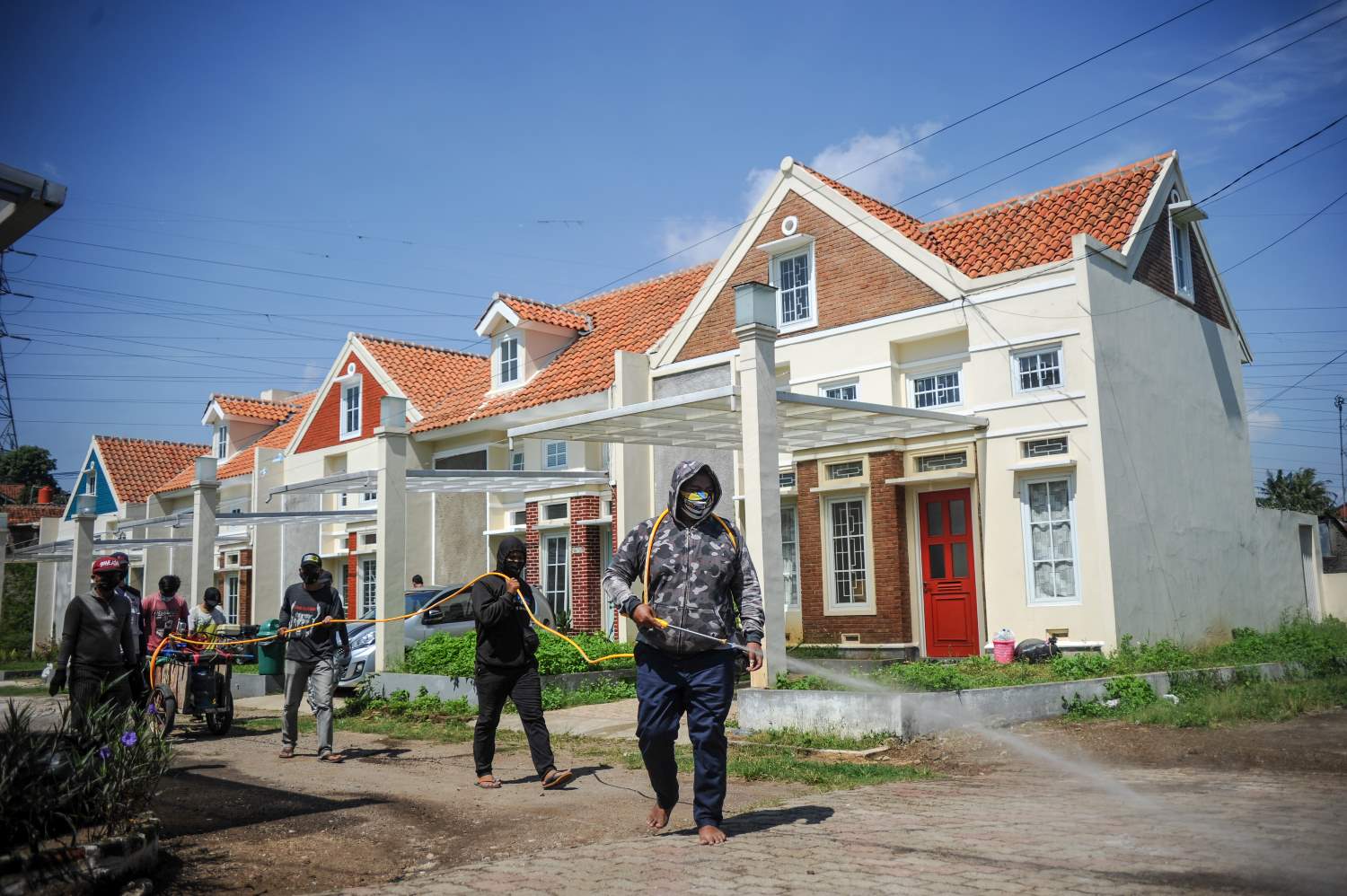  Penyemprotan Disinfektan Secara Swadaya