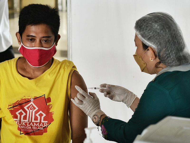 Vaksinasi Warga Rusunawa Jatinegara Barat