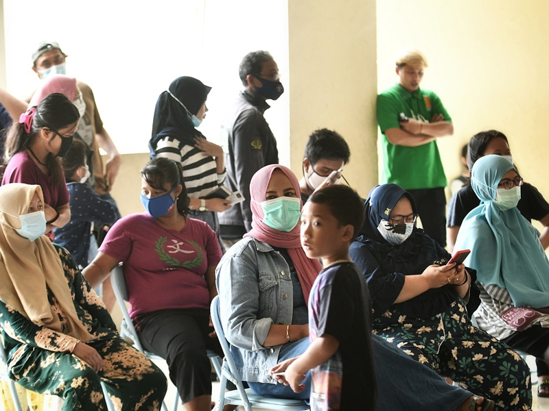 Vaksinasi Warga Rusunawa Jatinegara Barat