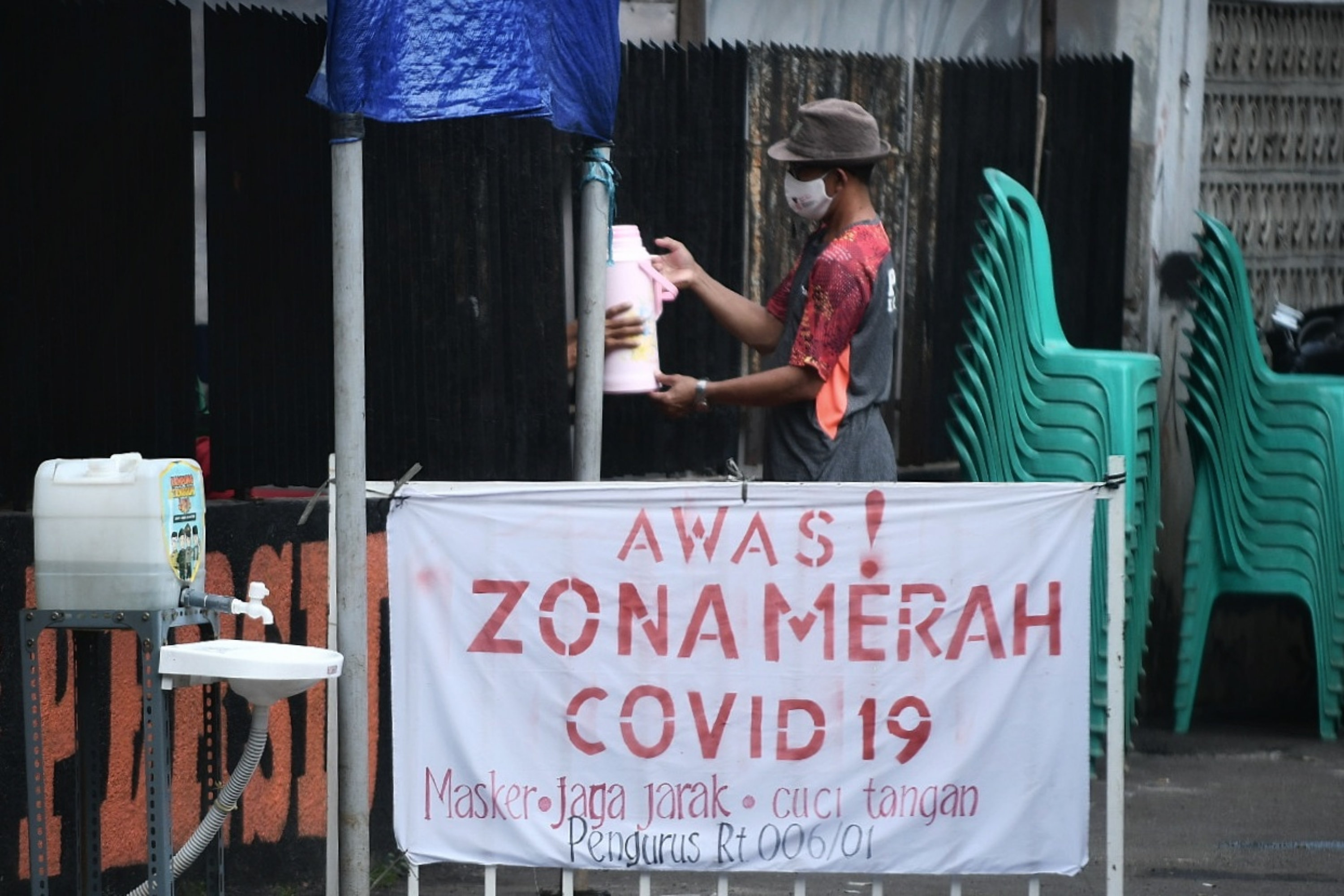 Lockdown di Perkampungan Gandaria Selatan