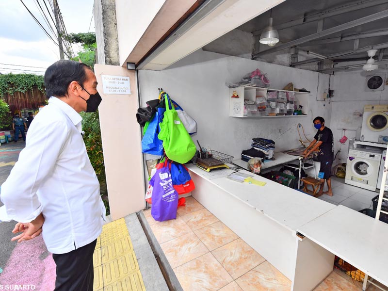 Jokowi Memantau Langsung Pelaksanaan PPKM Mikro