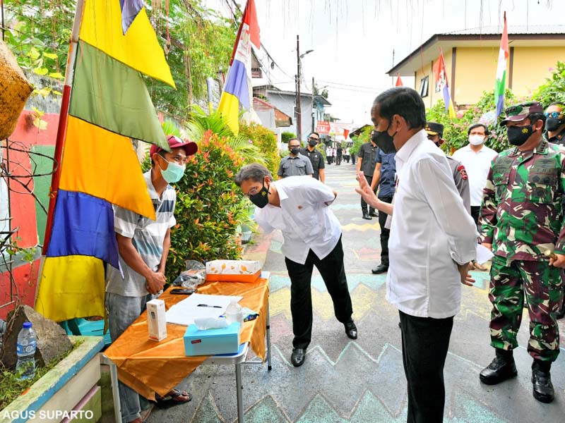 Jokowi Memantau Langsung Pelaksanaan PPKM Mikro
