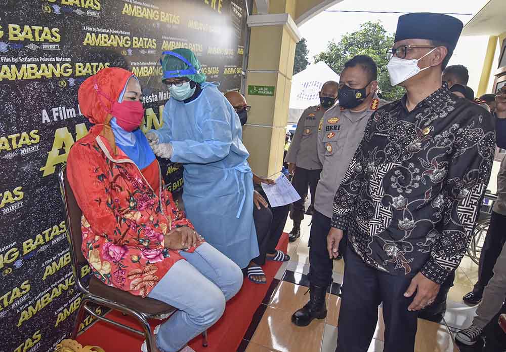 Membuat SIM Sembari Vaksin