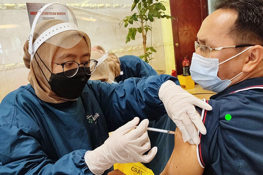 Vaksinasi Hari Kedua Seluruh Karyawan Media Group 