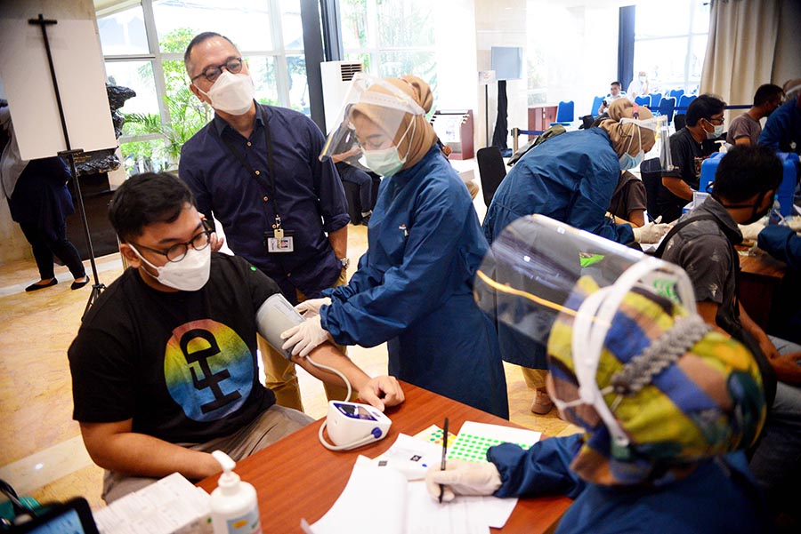 Vaksinasi Hari Kedua Seluruh Karyawan Media Group 