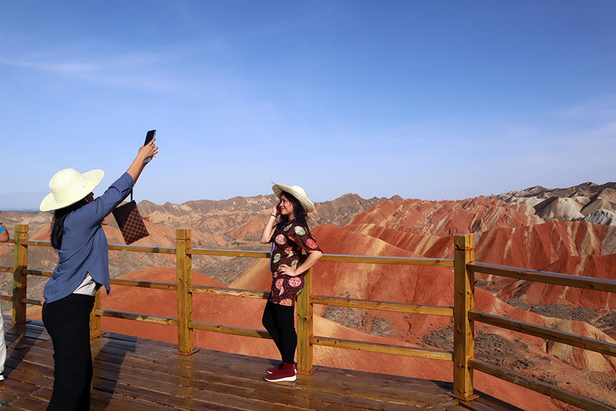 Geopark Bukit Warna-Warni Taman Bumi Danxia Tiongkok 