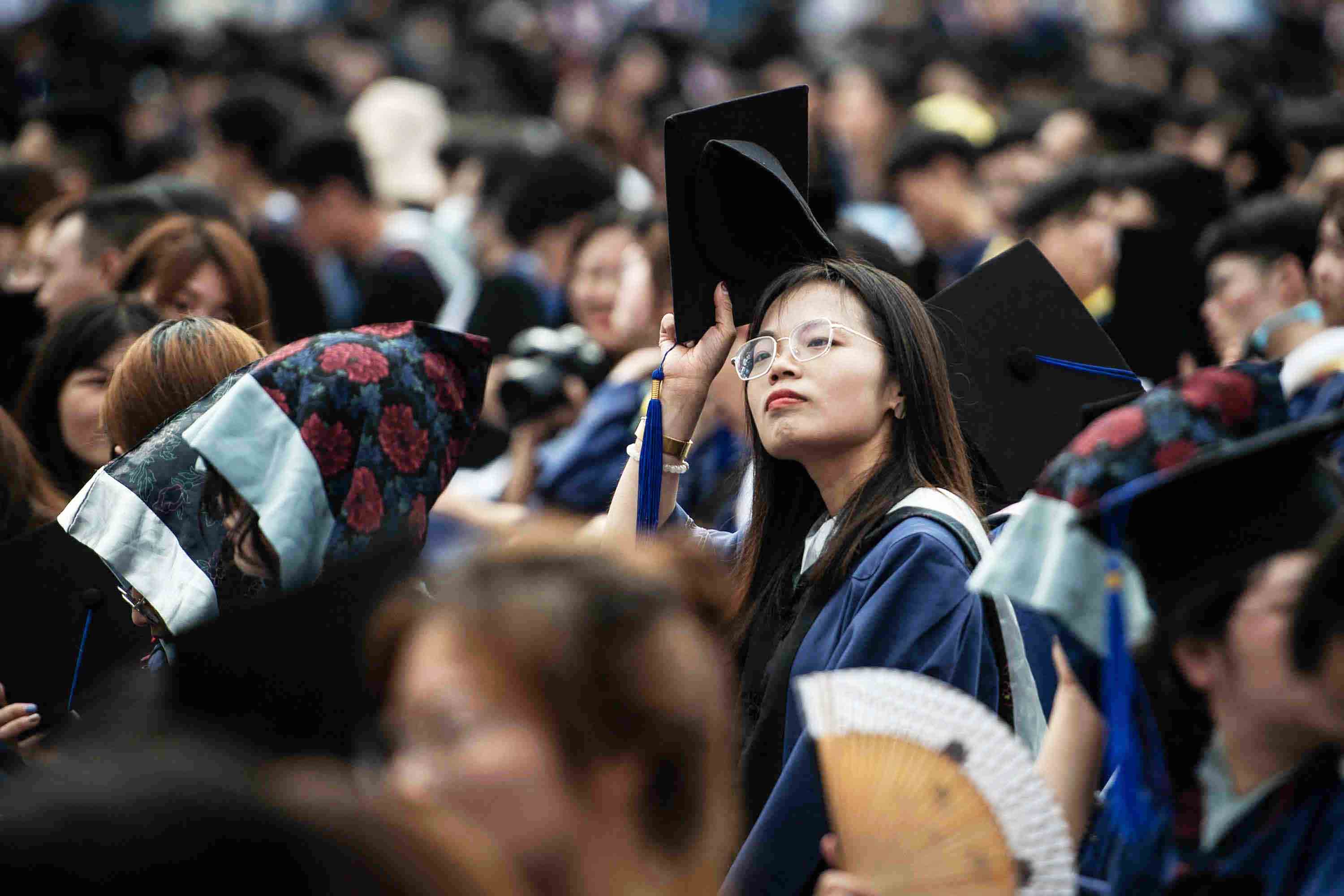 Wuhan Gelar Wisuda 9.000 Mahasiswa Tanpa Masker  