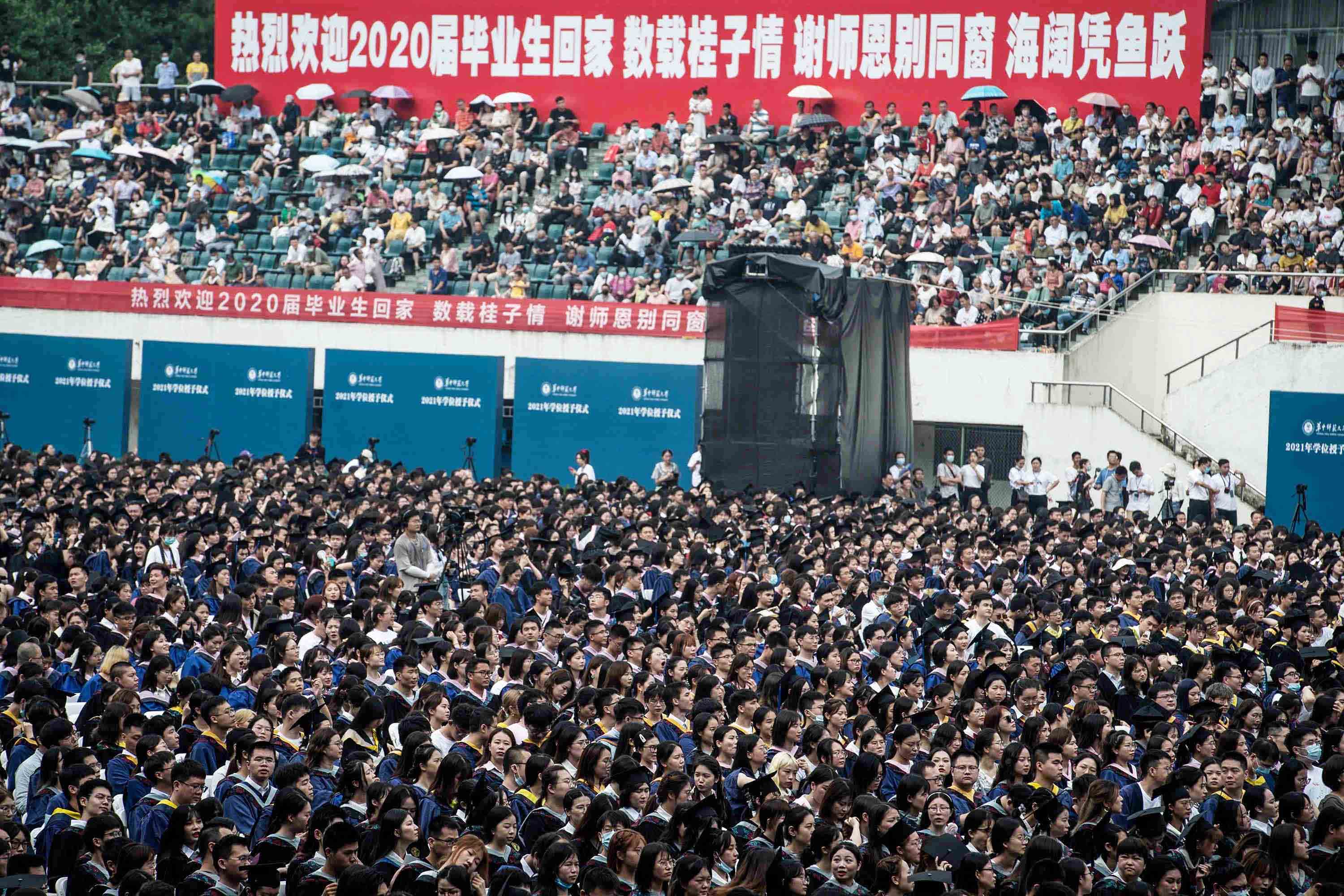 Wuhan Gelar Wisuda 9.000 Mahasiswa Tanpa Masker  