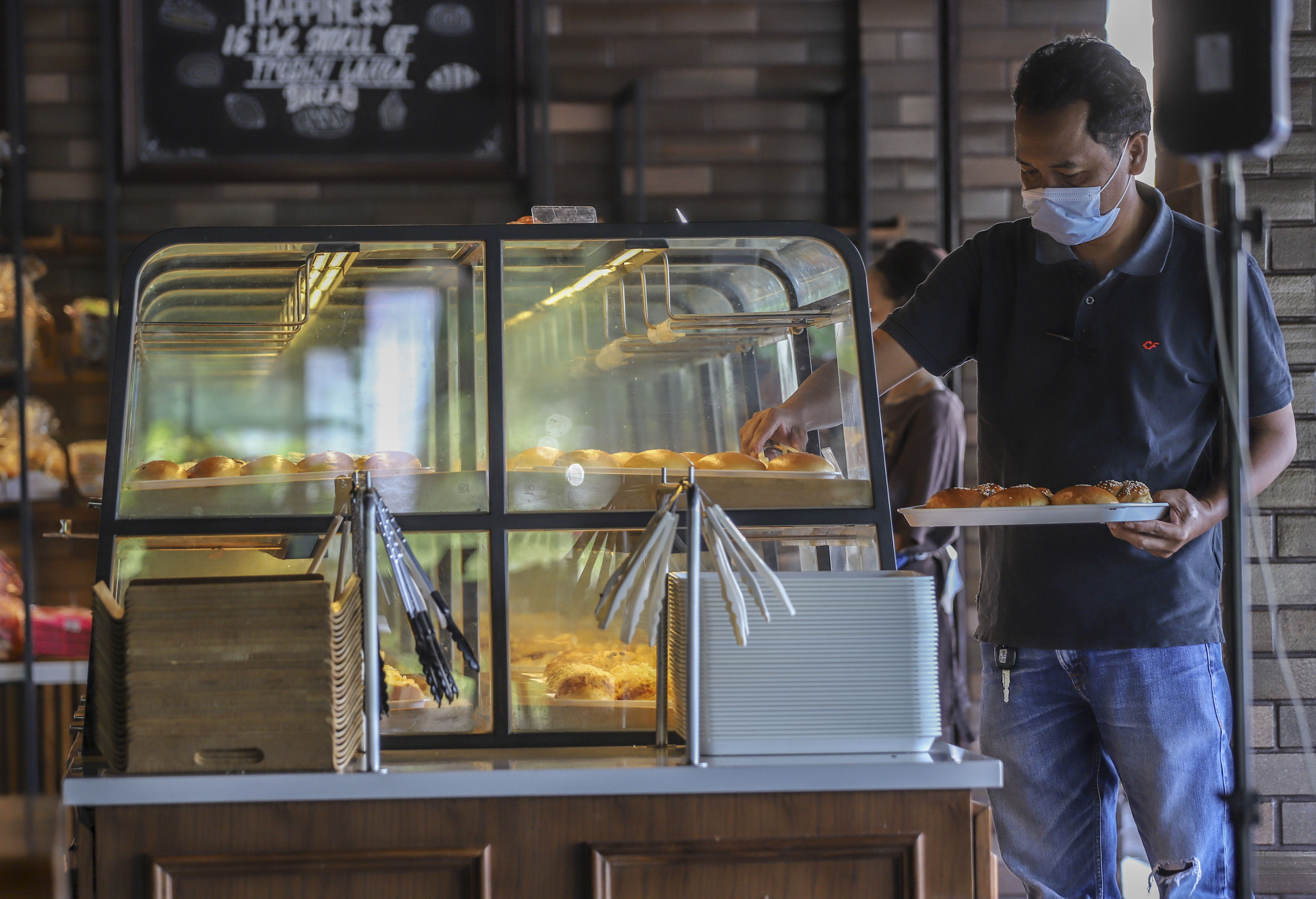 Larangan Makan di Tempat