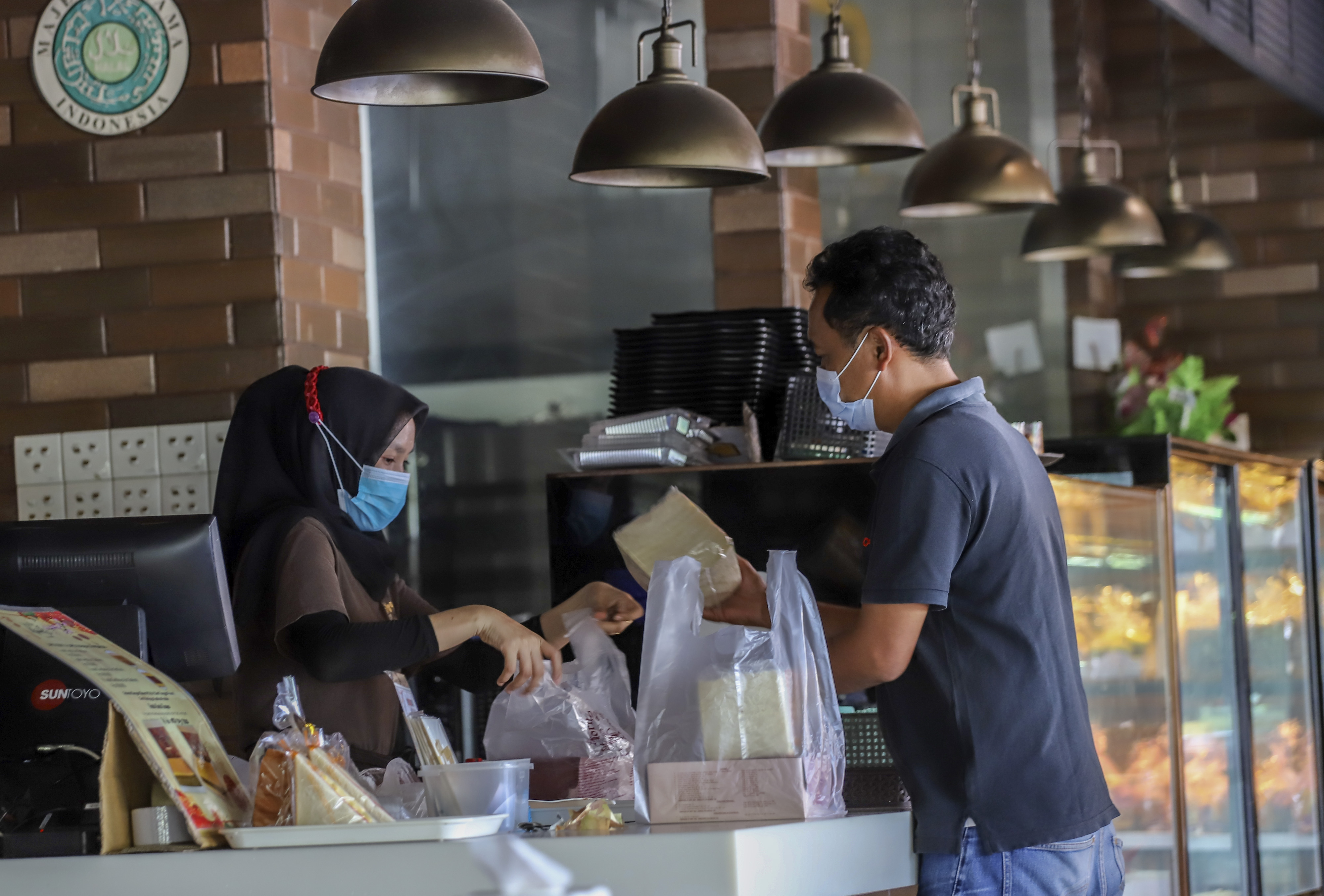 Larangan Makan di Tempat