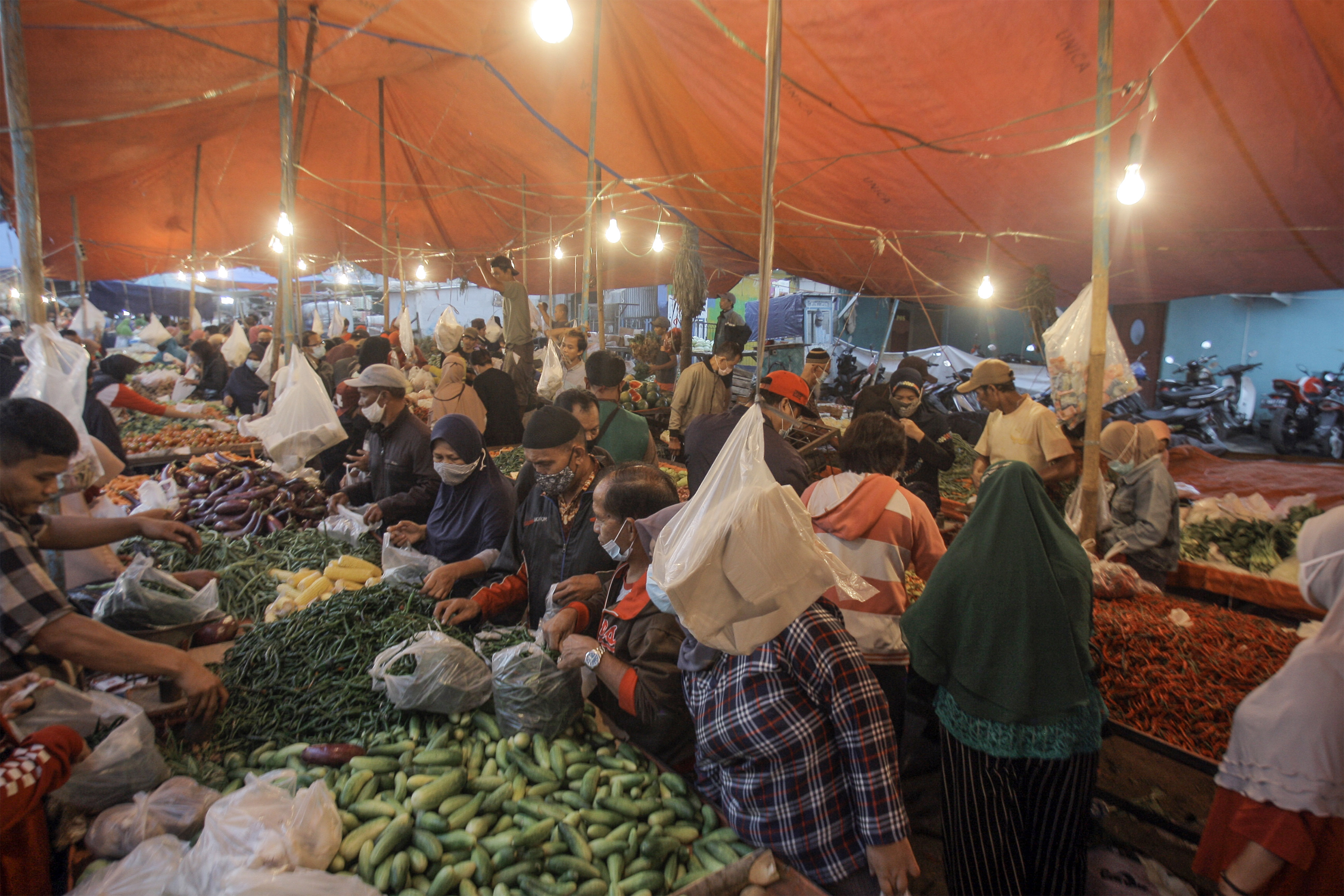 Pasar Tradisional di Bogor Padat