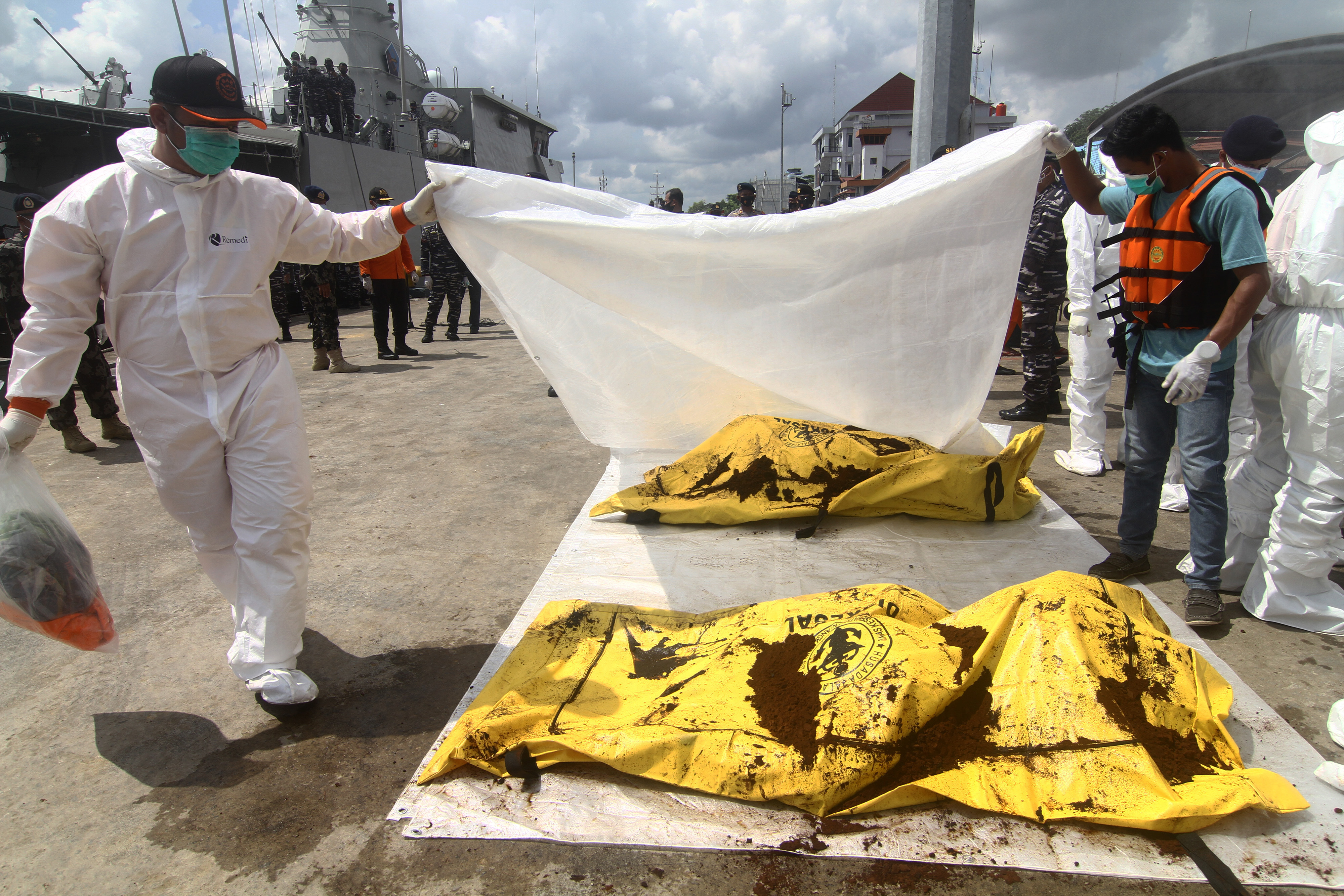 Evakuasi Korban Kapal Tenggelam di Pontianak