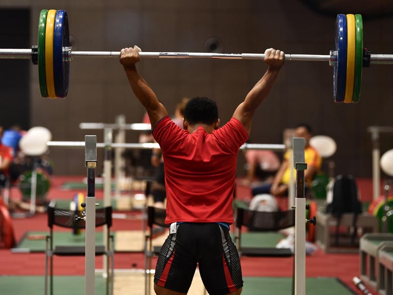 Latihan Timnas Angkat Besi Indonesia