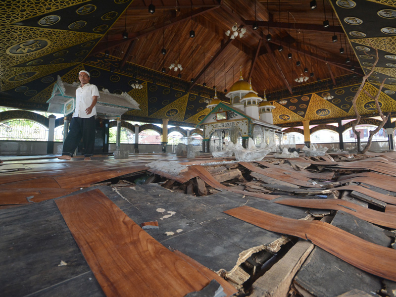 Komplek Makam Syekh Burhanuddin Rusak