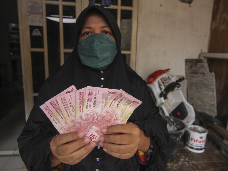 Penyaluran Bantuan Sosial Tunai di Depok