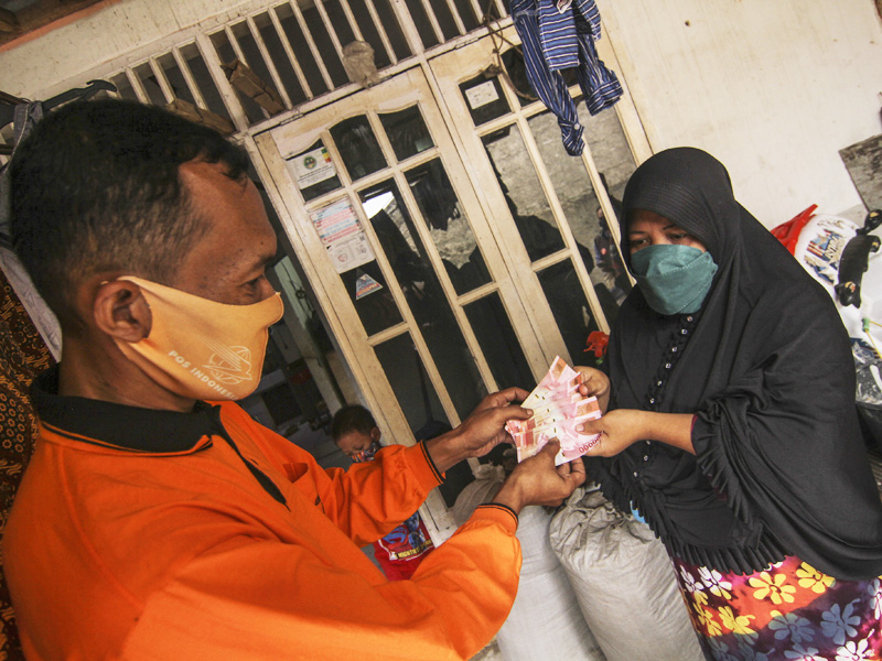 Penyaluran Bantuan Sosial Tunai di Depok