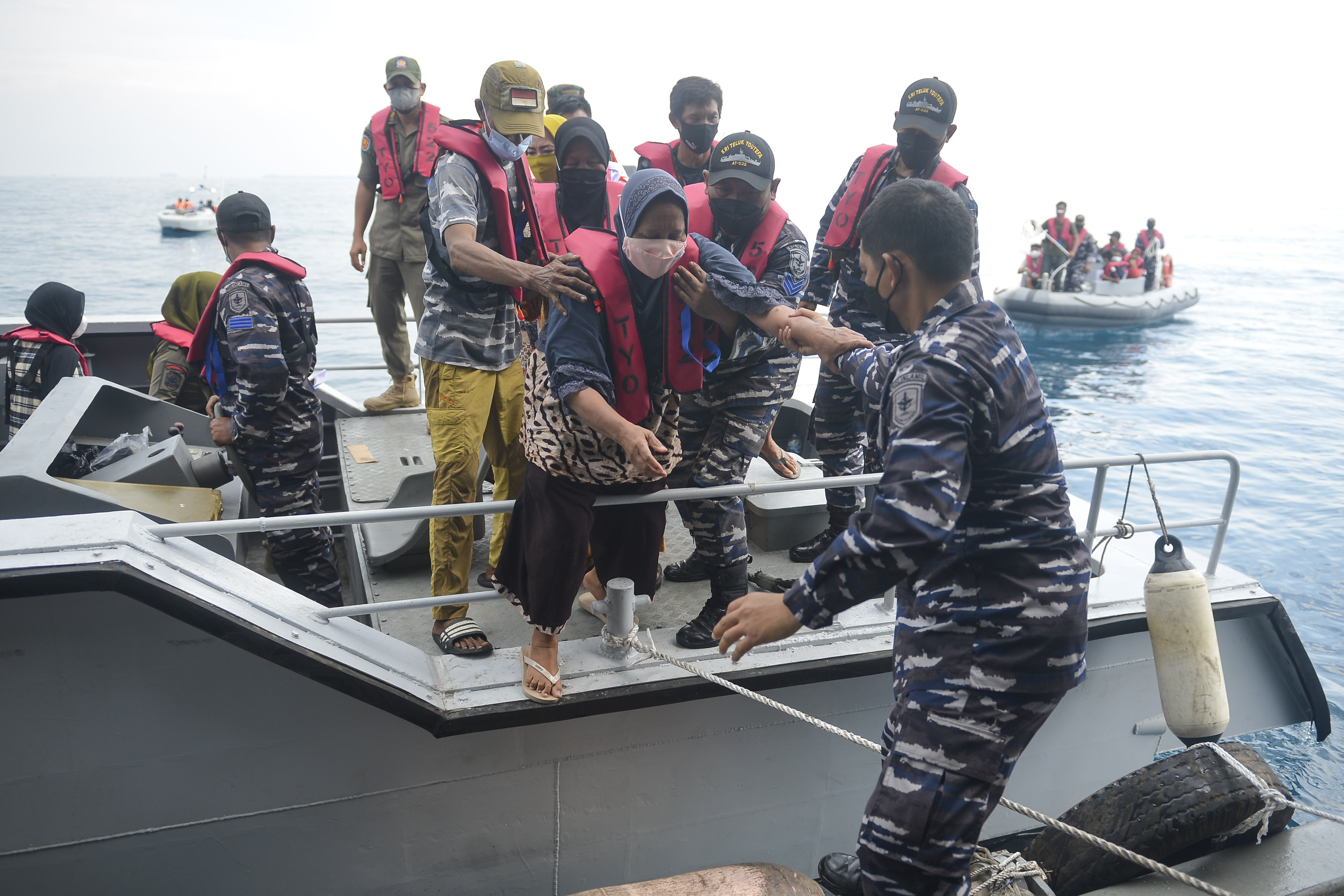 Operasi Serbuan Vaksinasi Warga Kepulauan Seribu