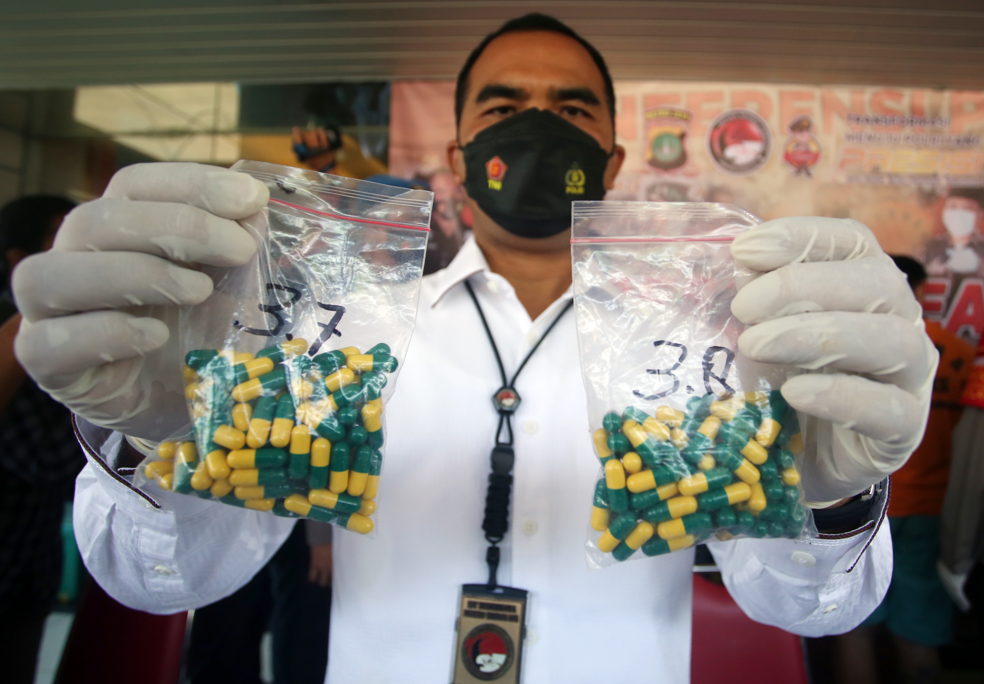 Penyelundupan Ekstasi Disamarkan Obat Covid-19