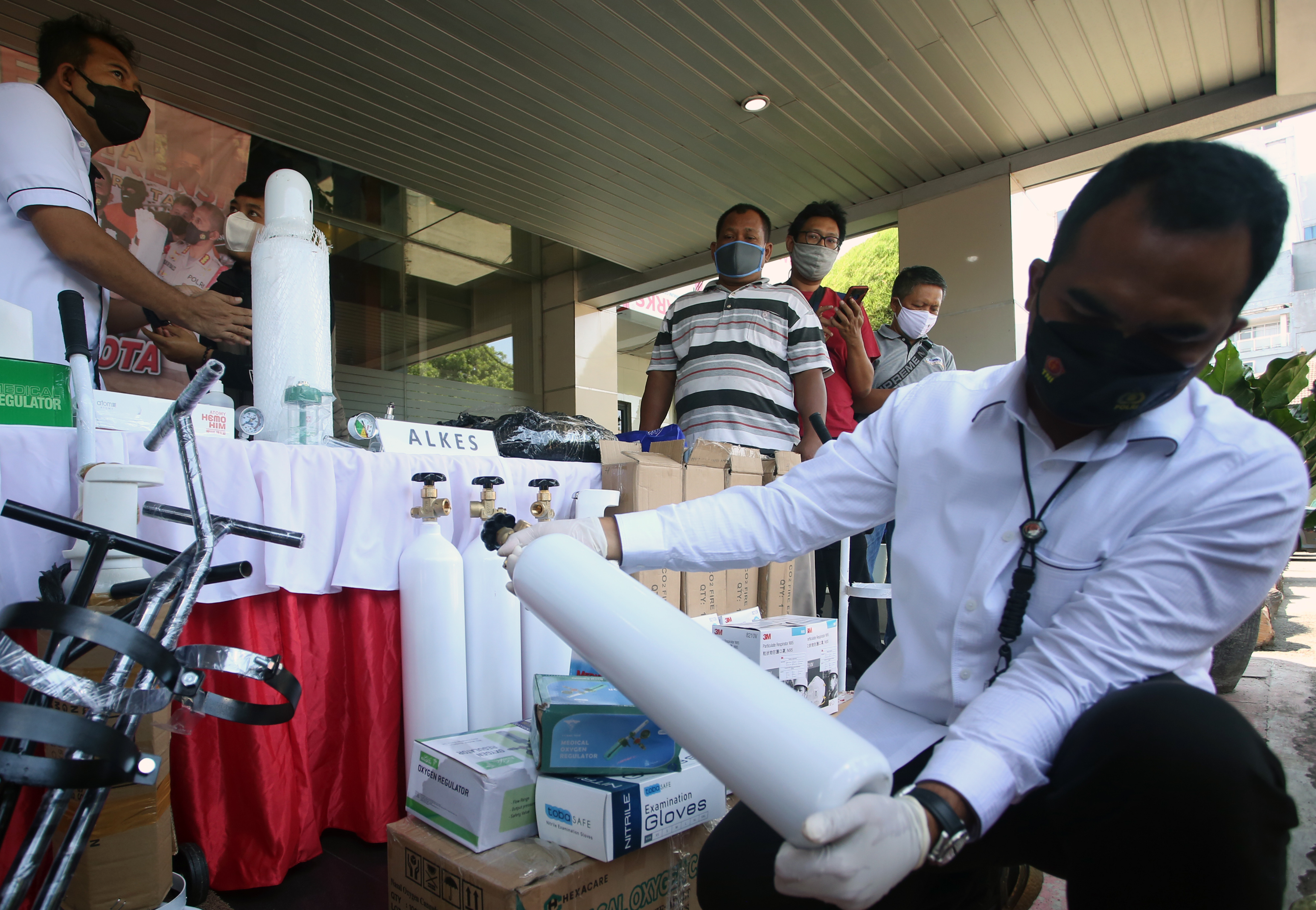 Pengungkapan Penimbunan dan Pemalsuan Tabung Oksigen