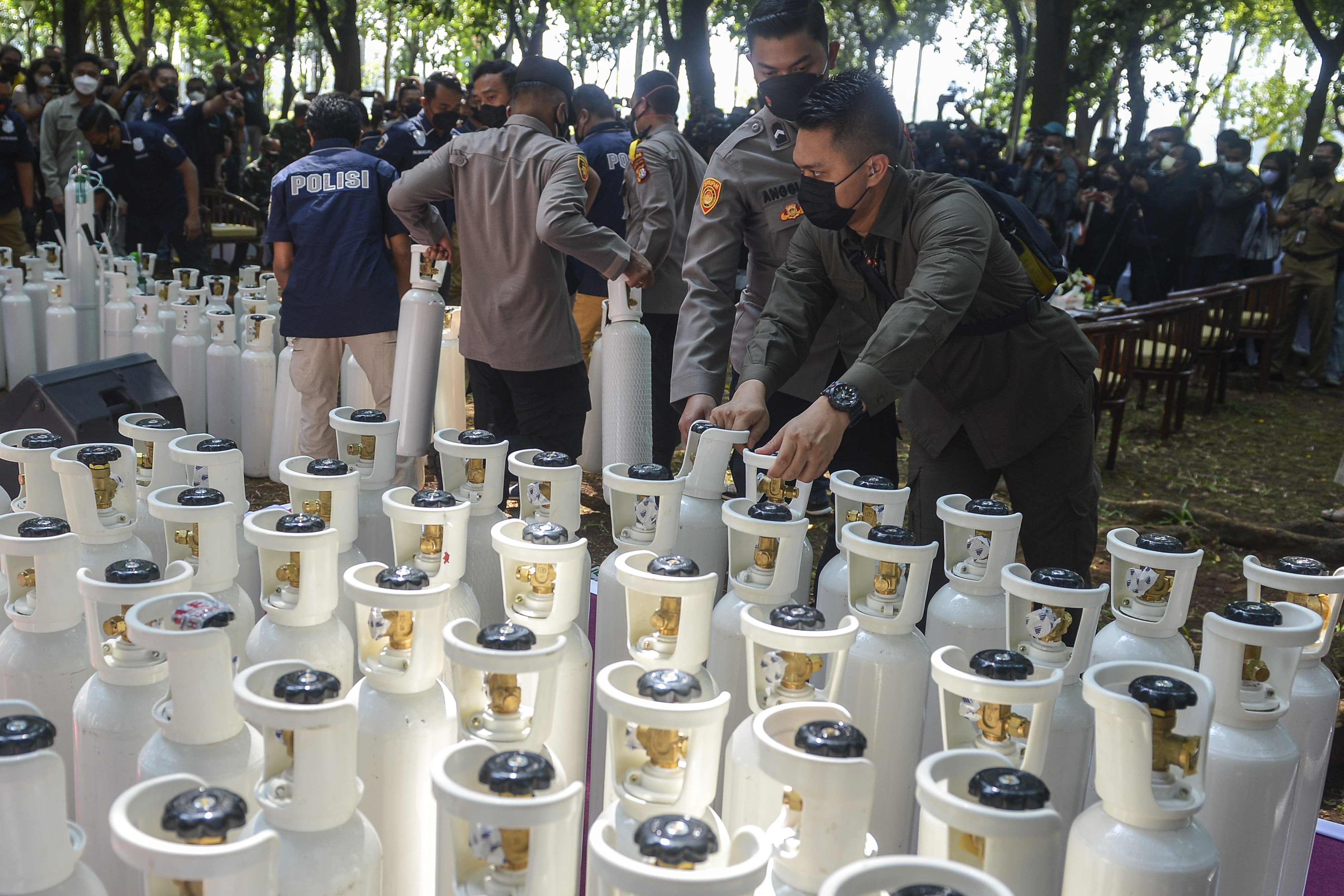 Penyerahan Barang Bukti Tabung Oksigen