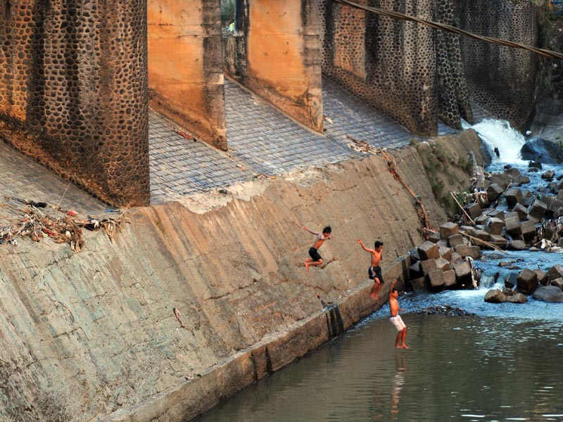 Debit Air Bendung Katulampa Menyusut