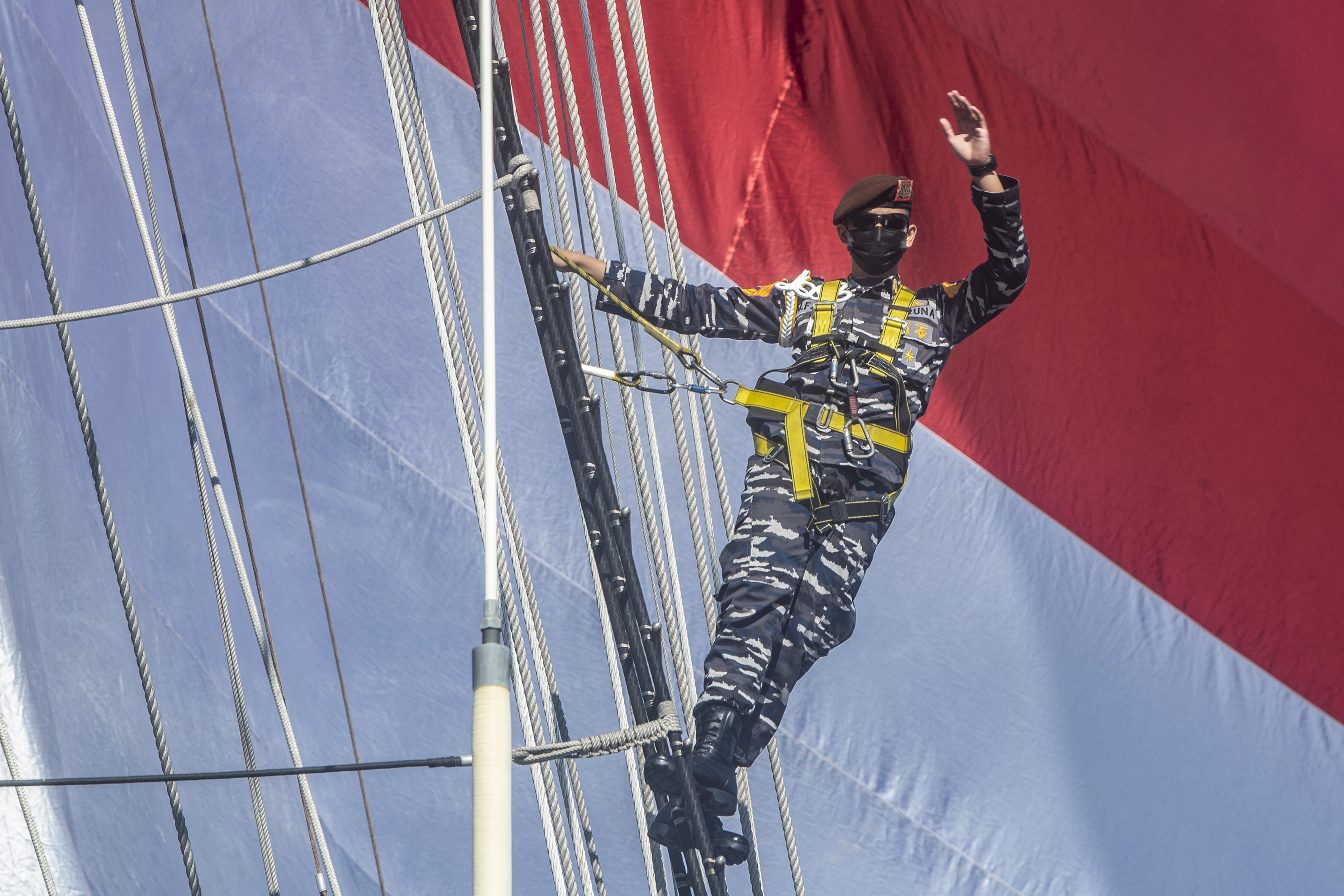 KRI Bima Suci Lattek KJK di Labuan Bajo