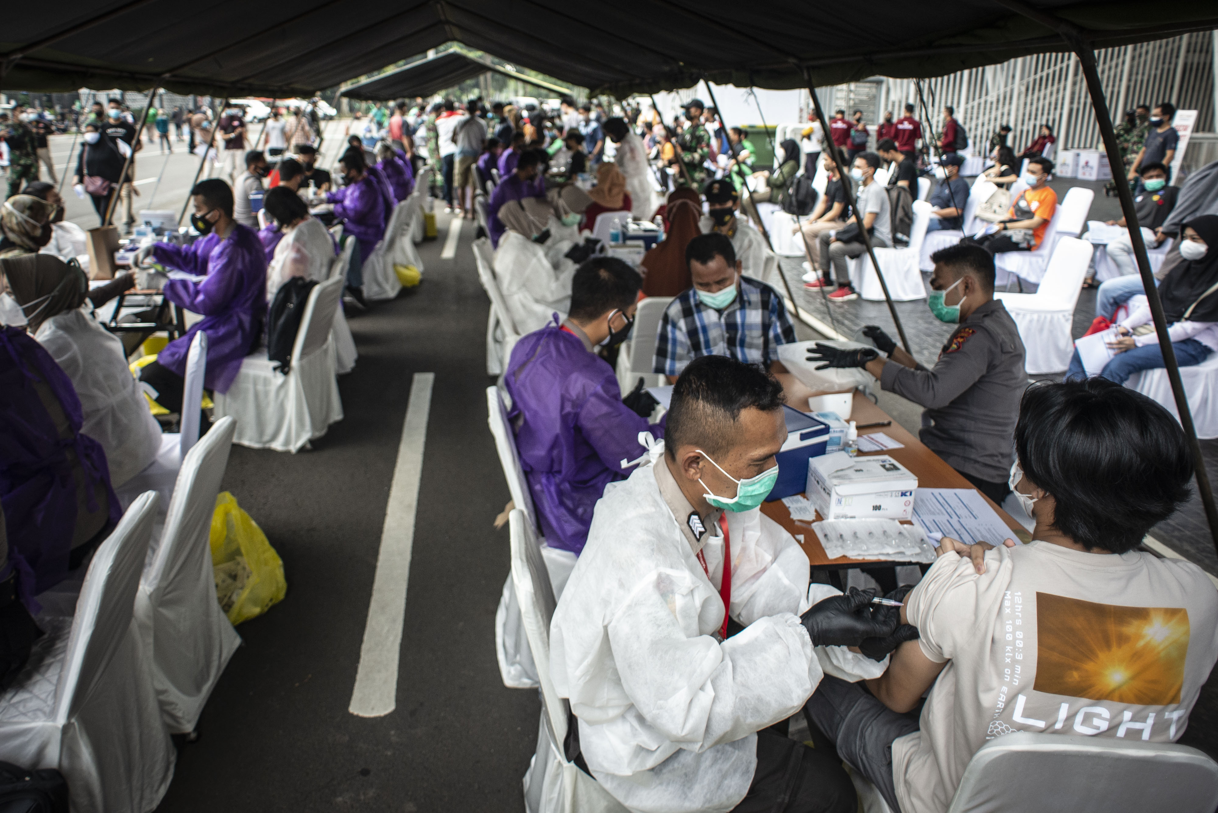 Serbuan Vaksinasi Covid-19 Di Jakarta