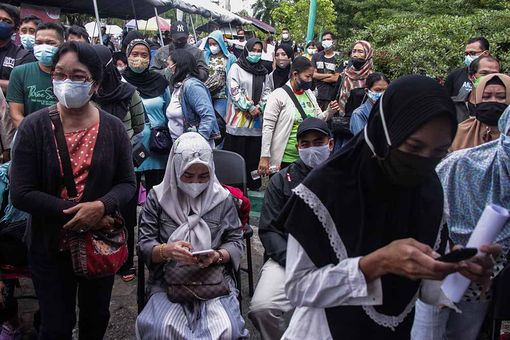 Antrean Vaksinasi Tanpa Protokol Kesehatan