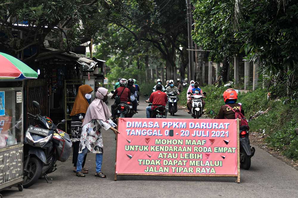 Penutupan Jalan Oleh Warga