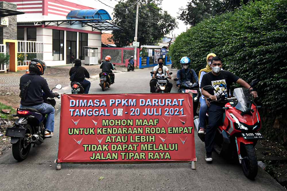 Penutupan Jalan Oleh Warga