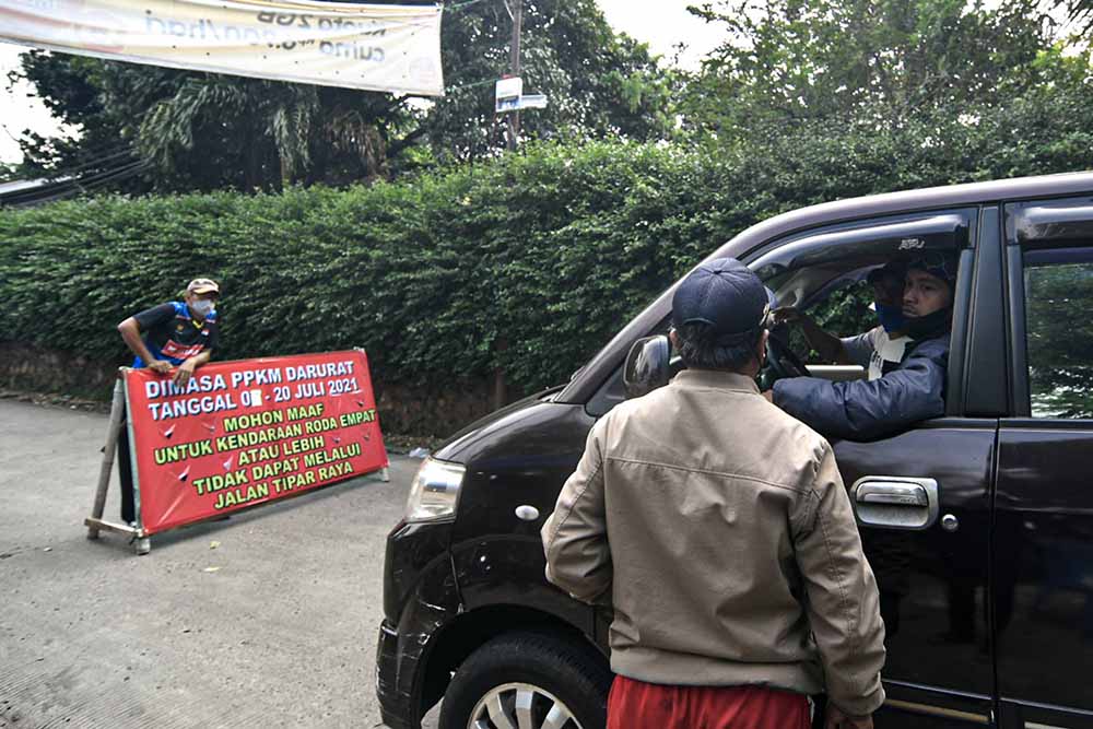 Penutupan Jalan Oleh Warga