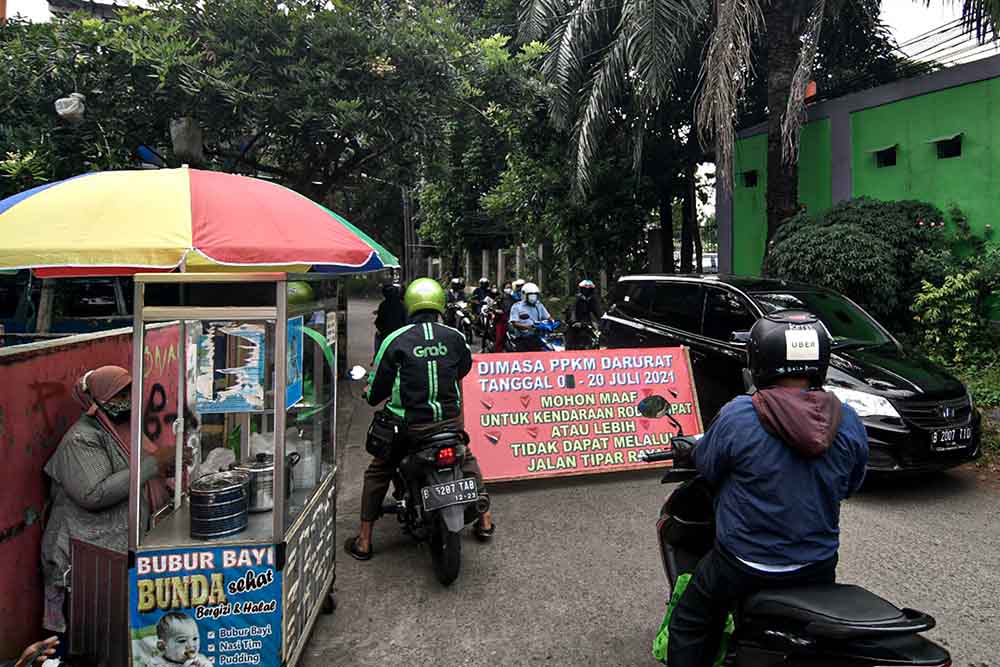 Penutupan Jalan Oleh Warga