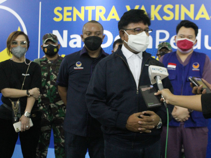 Tinjau Sentral Vaksinasi Covid-19 NasDem