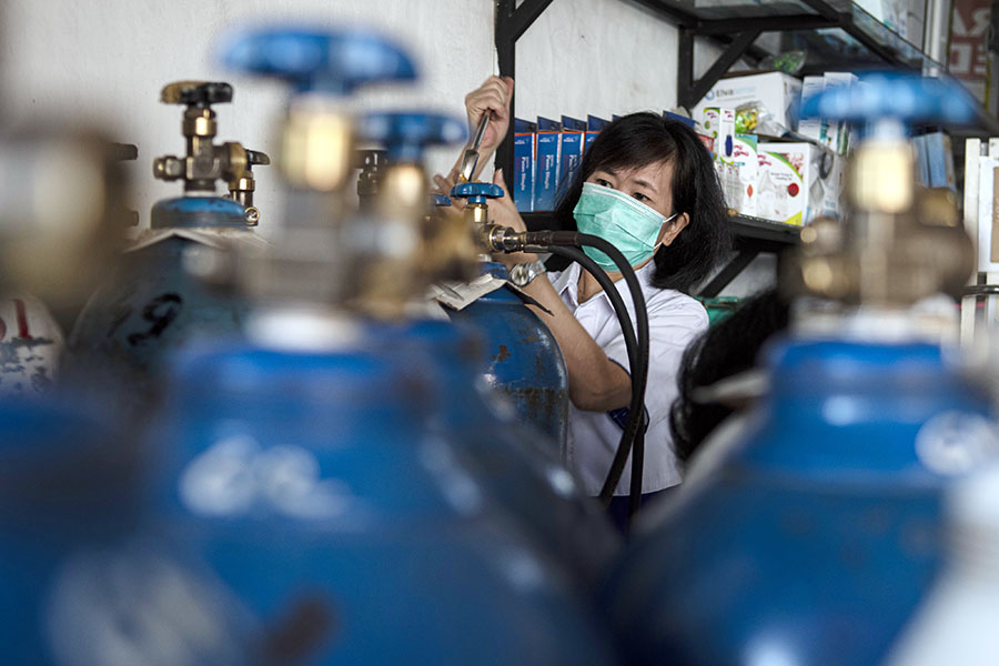 Stok Tabung Oksigen di Palembang Langka 