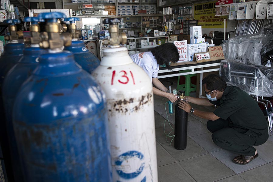 Stok Tabung Oksigen di Palembang Langka 