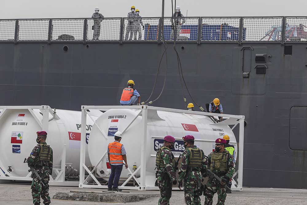 Bantuan Medis Dari Singapura Tiba di Pelabuhan Tanjung Priok