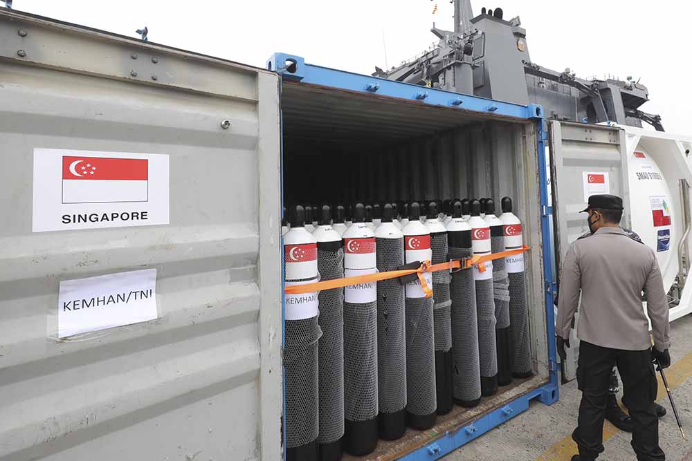 Bantuan Medis Dari Singapura Tiba di Pelabuhan Tanjung Priok